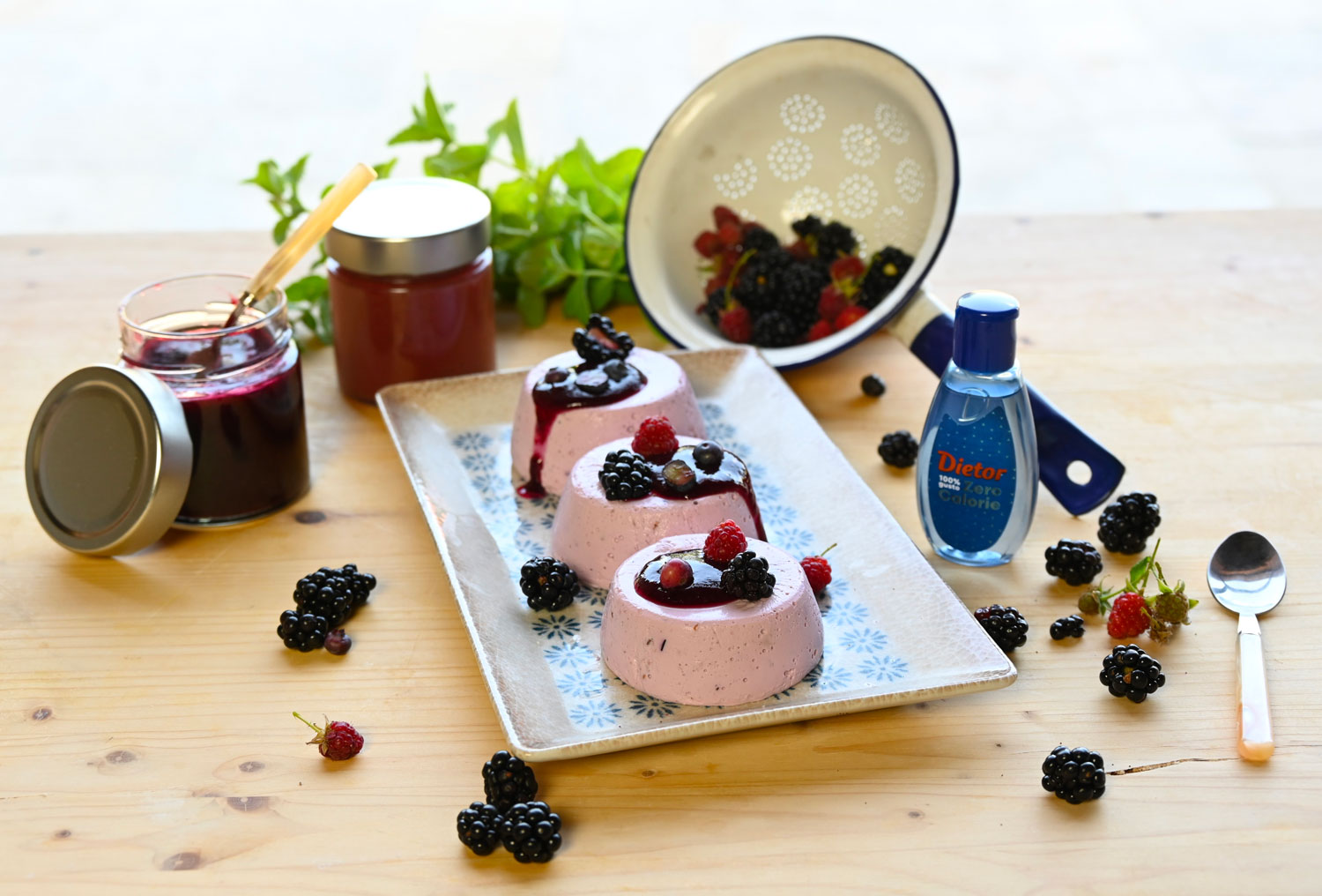 Budino allo yogurt e frutti di bosco