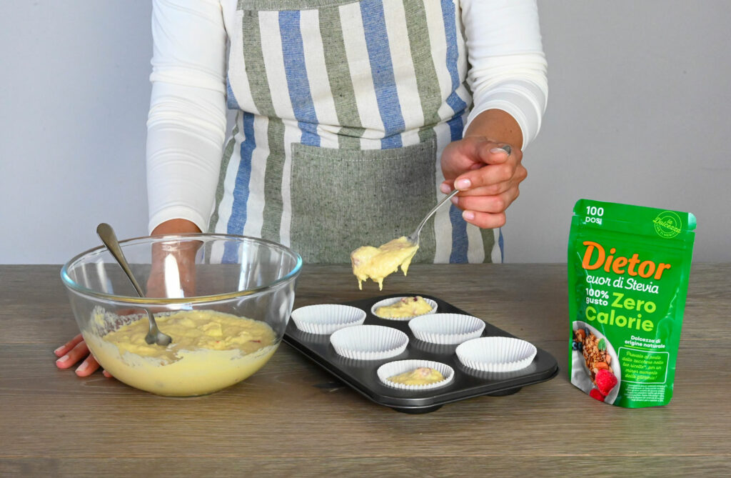 Preparazione muffin al cocco e lamponi